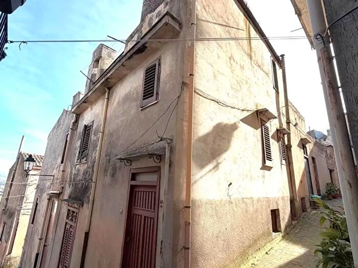 Casa quadrilocale in vendita in Giuliana