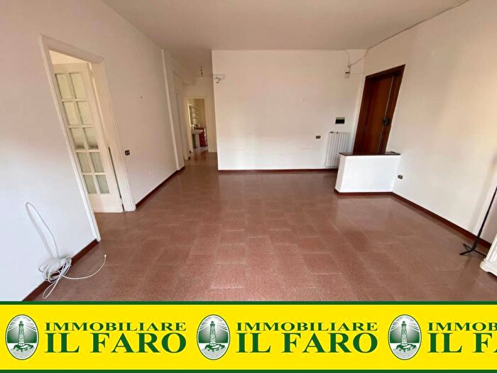 Appartamento trilocale in affitto in Via Giuglianiello, Madonna delle Grazie, Giugliano in Campania