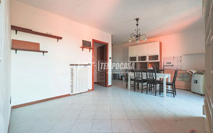 Appartamento con 5 locali in vendita in Via Benedetto Schiassi, Budrio