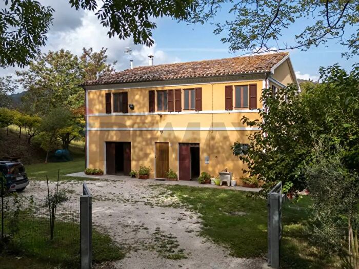 Casa con 5 locali in vendita in Maiolati Spontini