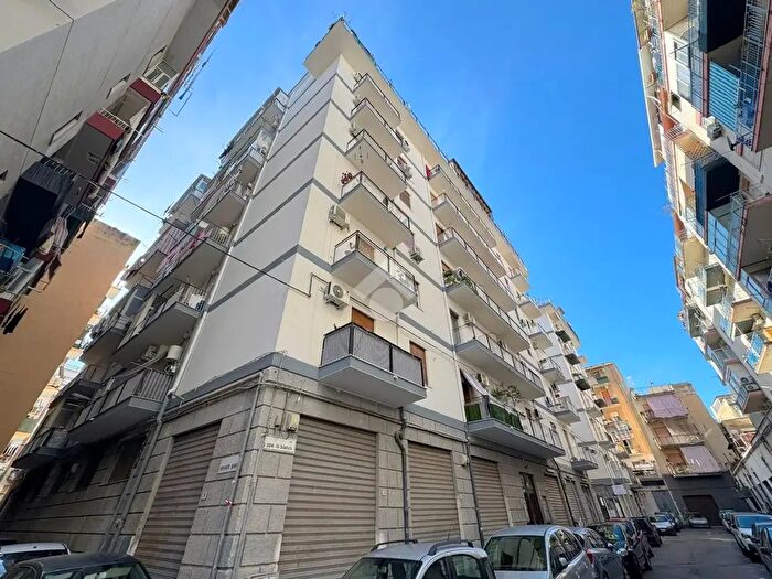 Appartamento trilocale in vendita in Via Giuseppe Lo Bianco, Palermo