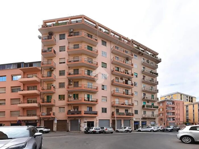 Appartamento trilocale in vendita in Piazza Michelangelo, Cagliari