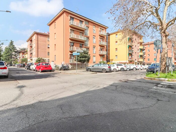 Appartamento trilocale in vendita in Via Luigi Cherubini, Bologna