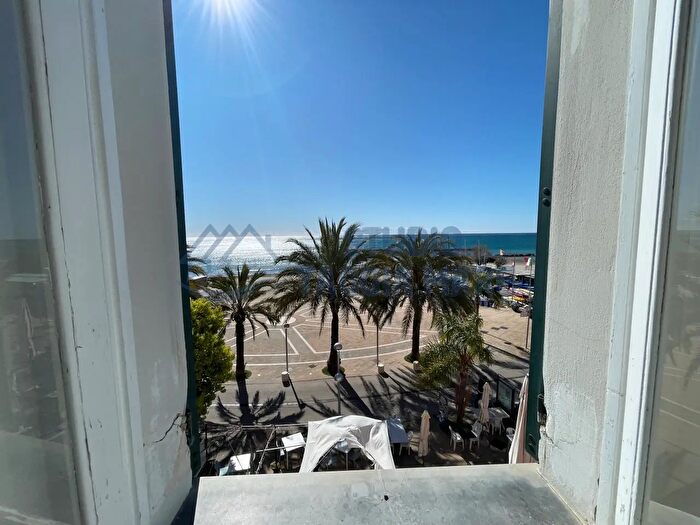 Appartamento trilocale in vendita in Piazza Chierotti, Taggia