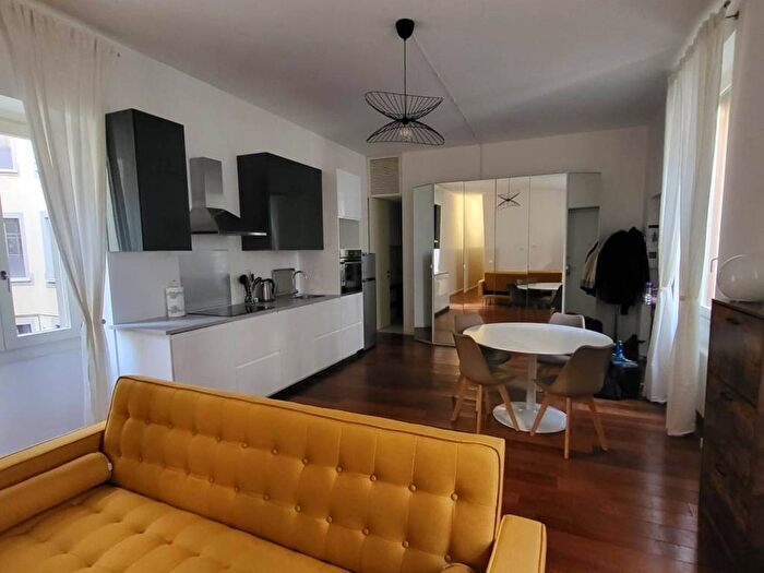 Appartamento bilocale in affitto in Via Ugo Bassi, Isola, Milano