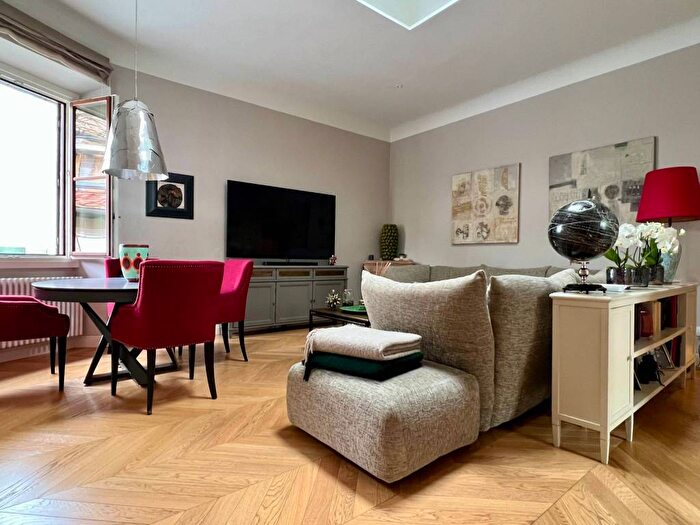 Appartamento quadrilocale in affitto in Via dei Banchi, Piazza della Repubblica, Firenze