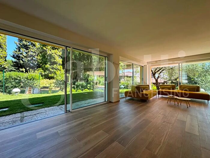 Casa con 9 locali in vendita in Via Metelli, Padenghe Sul Garda