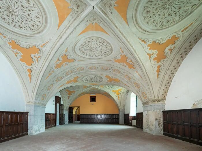 Appartamento con 5 locali in vendita in Via Vicolo Castello, Envie