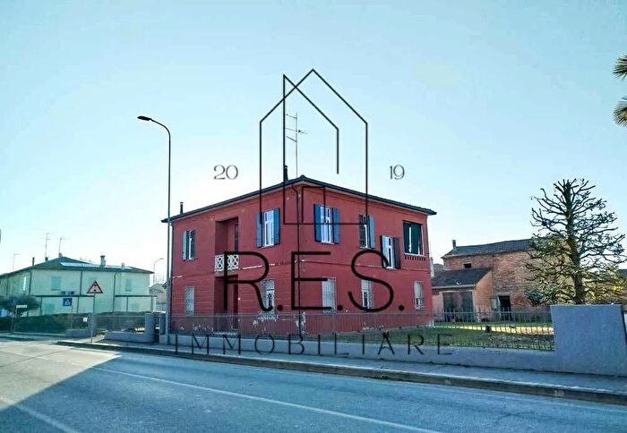 Casa con 13 locali in vendita in Lugo