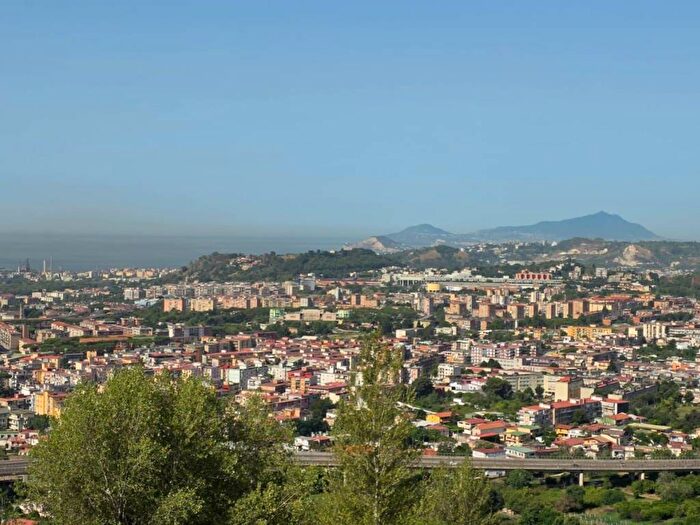 Appartamento con 5 locali in affitto in Via Camaldolilli, Pigna Omodeo, Napoli