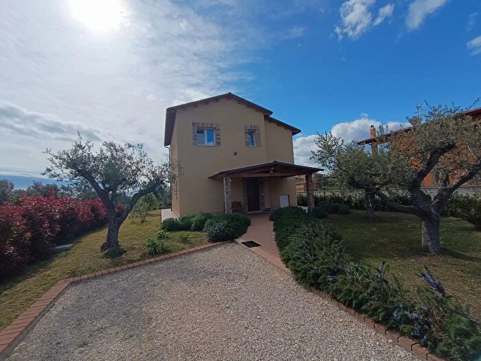 Appartamento con 6 locali in vendita in Garda