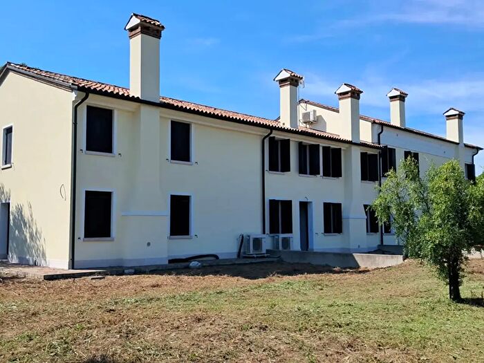 Casa con 8 locali in vendita in Venezia