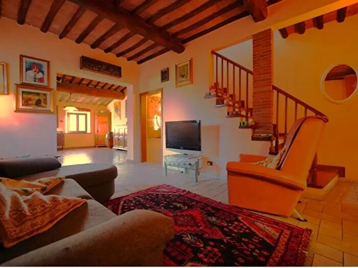 Casa con 9 locali in vendita in San Miniato