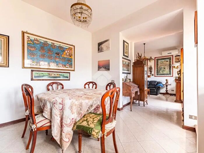Appartamento trilocale in vendita in Via Paolo Barison, Roma
