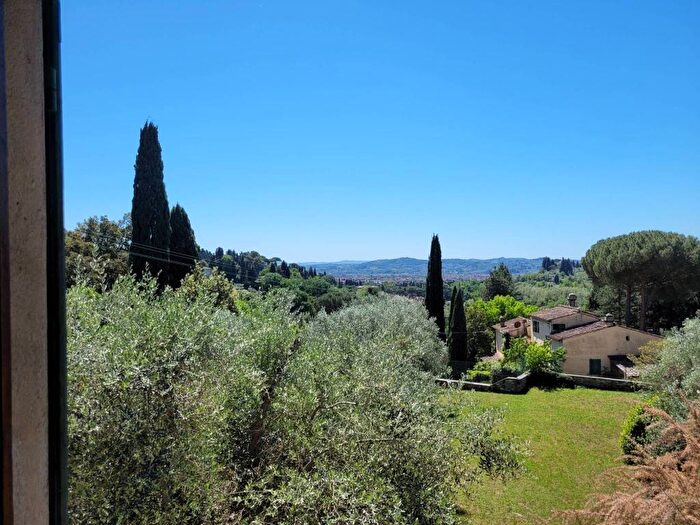 Appartamento quadrilocale in affitto in Via del Salviatino, Salviatino San Domenico, Firenze