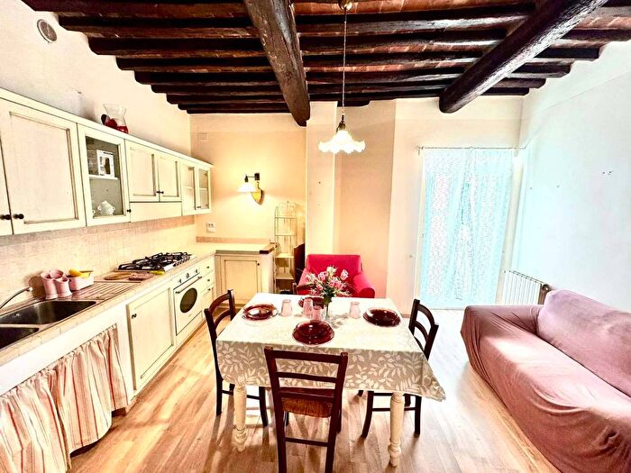 Appartamento bilocale in affitto in Via Benedetti, Centro, Cortona