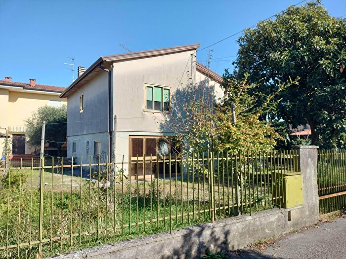 Casa trilocale in vendita in Via Fermi, Villesse