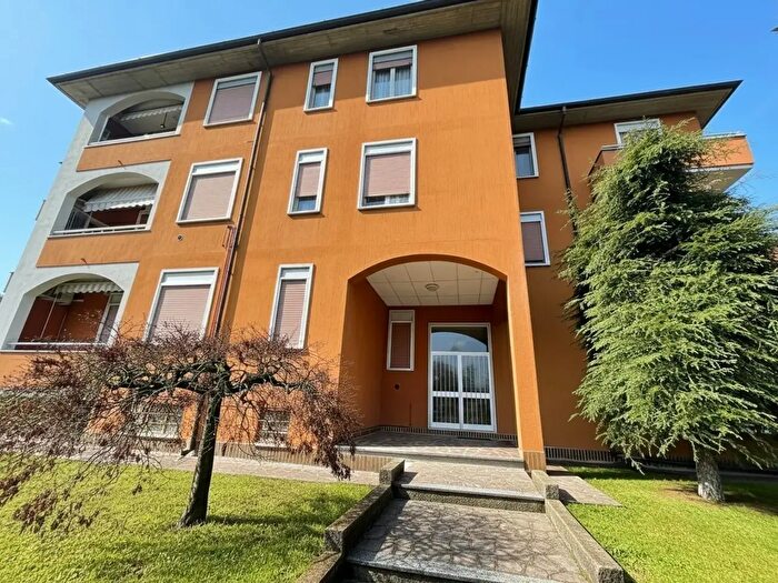 Appartamento trilocale in vendita in Via Pavese, Ozzero