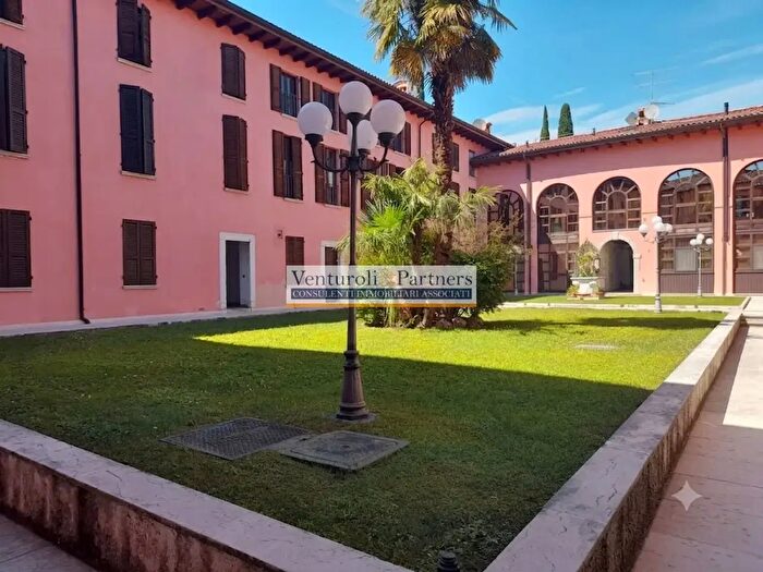 Appartamento bilocale in affitto in Via Roma, Padenghe Sul Garda