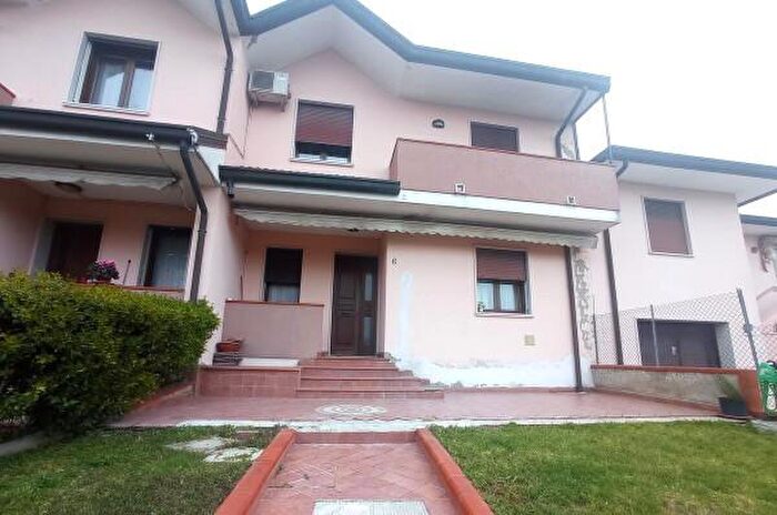 Casa quadrilocale in vendita in Via della Libertà, Rosolina