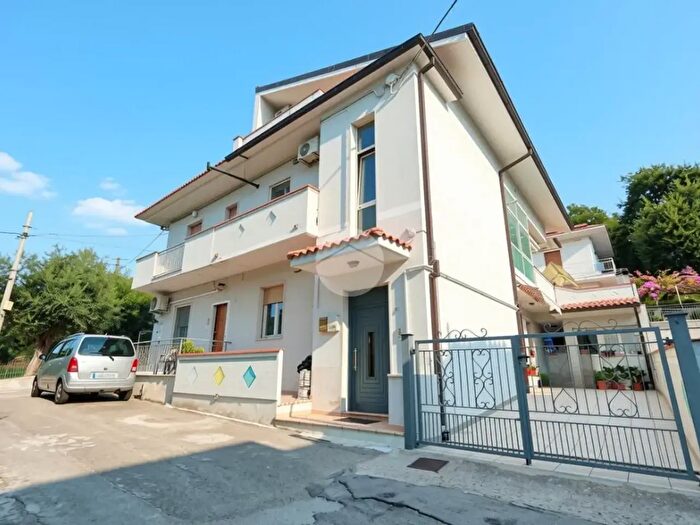 Casa trilocale in vendita in Via di Sotto, Pescara
