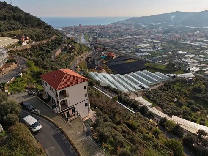 Appartamento quadrilocale in vendita in Via Sp, Castellaro