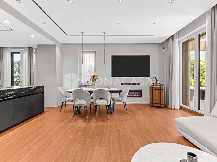 Appartamento quadrilocale in vendita in Via Alessandro Repetti, Milano