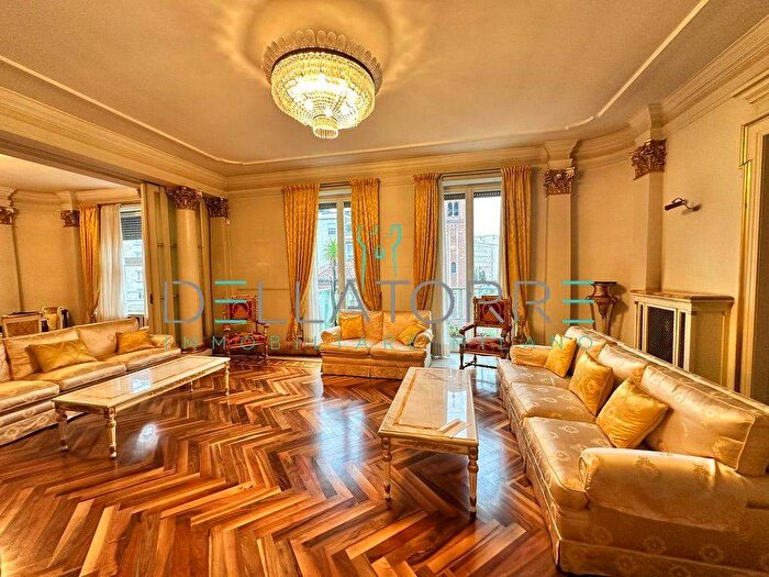 Appartamento con 6 locali in affitto in Piazzetta Umberto Giordano, San Babila, Milano