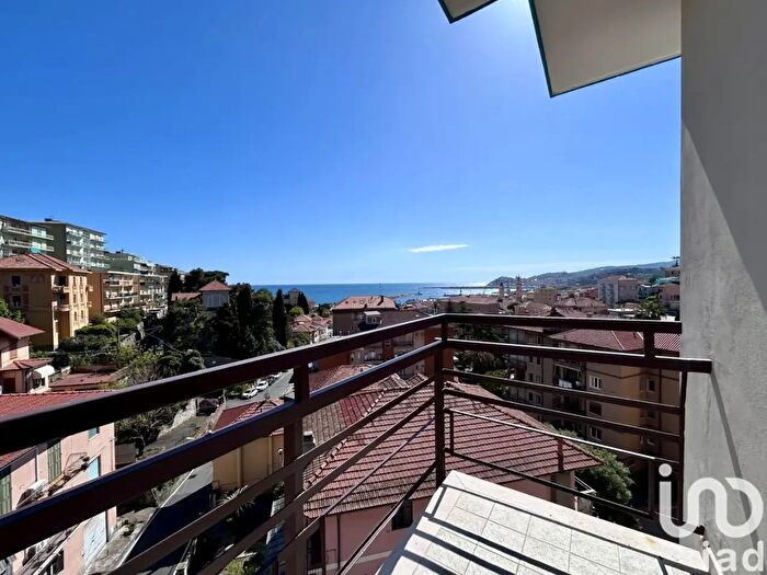 Appartamento con 6 locali in vendita in Via Diano Calderina, Imperia