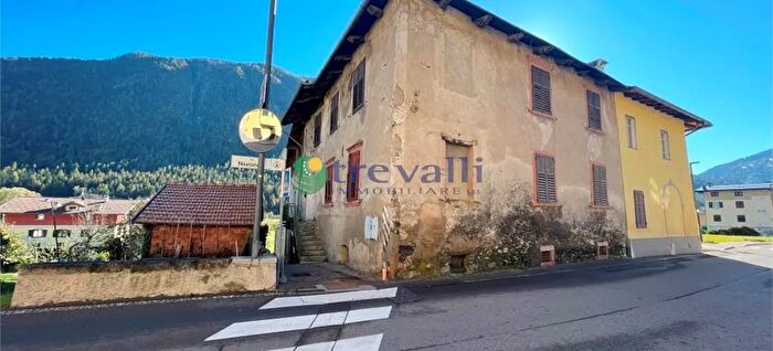 Casa con 14 locali in vendita in Croviana