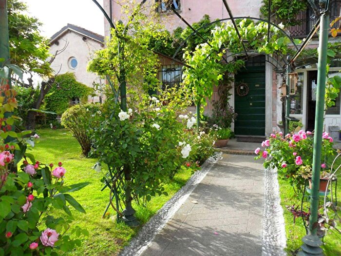 Casa con 10 locali in vendita in Novi Via Verdi Arquata Scrivia Tortona Lcitalia, Fresonara