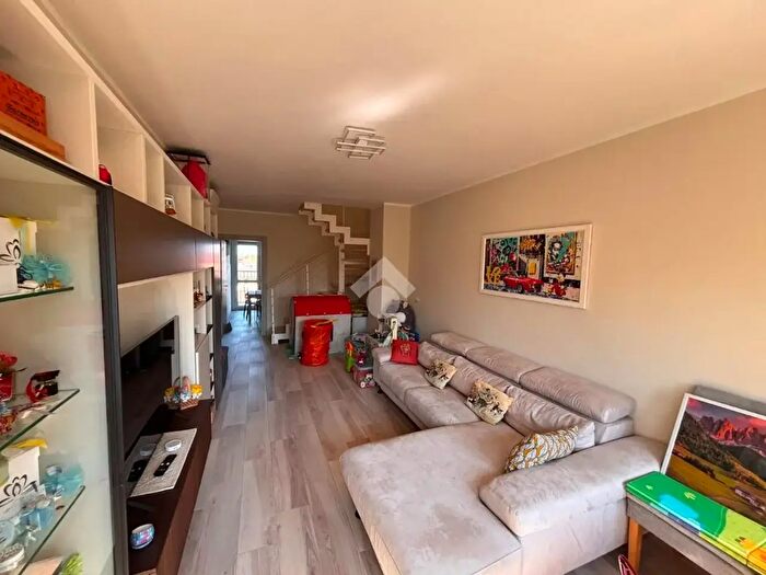 Appartamento trilocale in vendita in Via Monte S Gabriele, Novara