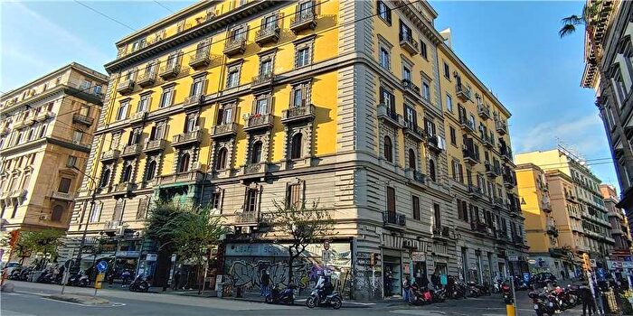 Appartamento trilocale in affitto in CSo Umberto I, Napoli