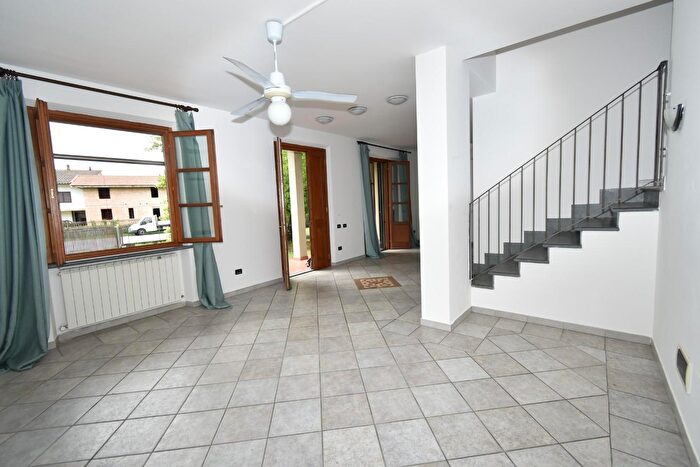 Casa con 8 locali in vendita in Vecchiano