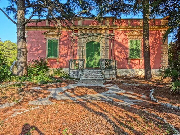 Casa con 11 locali in vendita in Fasano