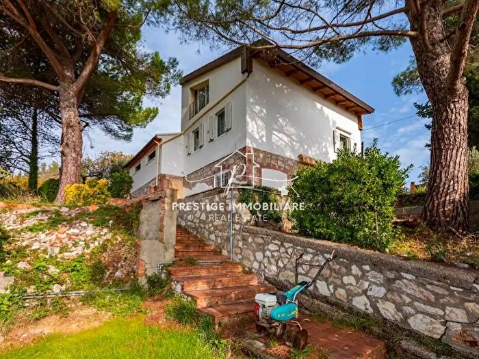 Casa con 8 locali in vendita in Valle Benedetta, Livorno