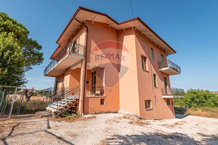 Appartamento trilocale in vendita in Via Rosciano, Belvedere Ostrense