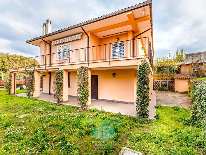 Appartamento quadrilocale in affitto in Grottaferrata