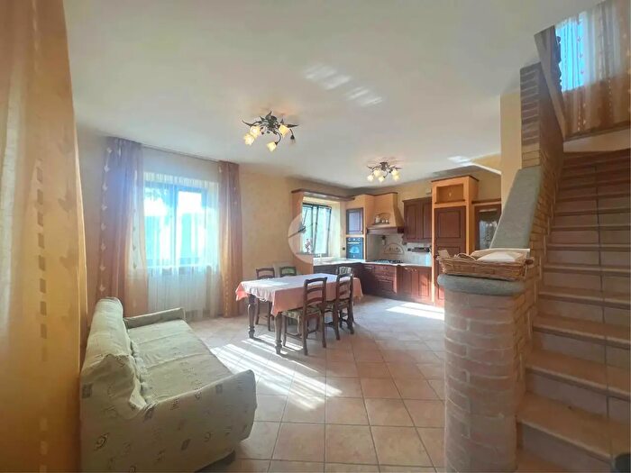 Casa con 9 locali in vendita in Regione Pedaggio Sottano, Centallo