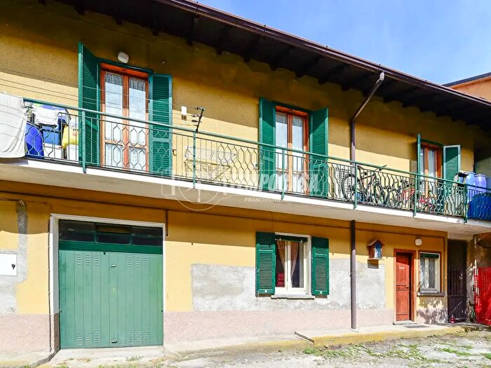 Appartamento quadrilocale in vendita in Via Urago, Tavernerio