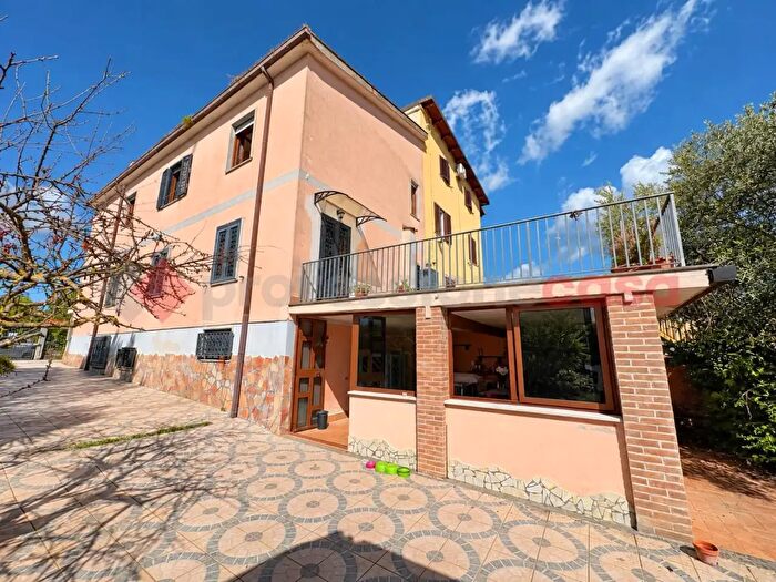 Casa con 5 locali in vendita in Via Ferraris, Aprilia