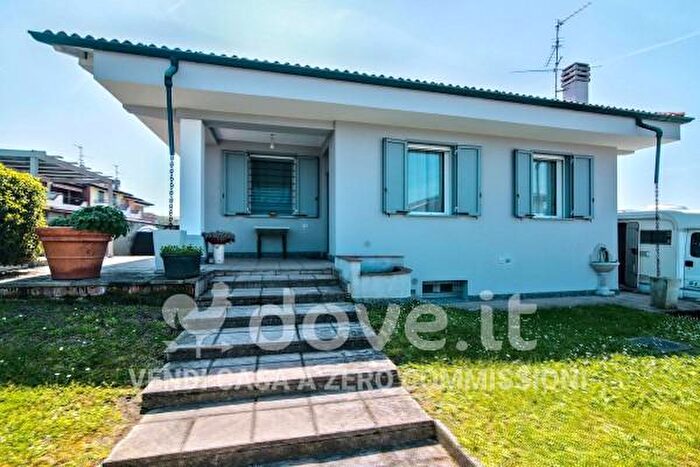 Casa con 5 locali in vendita in Via E Fermi, Orio Litta