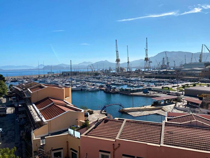 Appartamento bilocale in affitto in Salita Belmonte, Acquasanta, Palermo