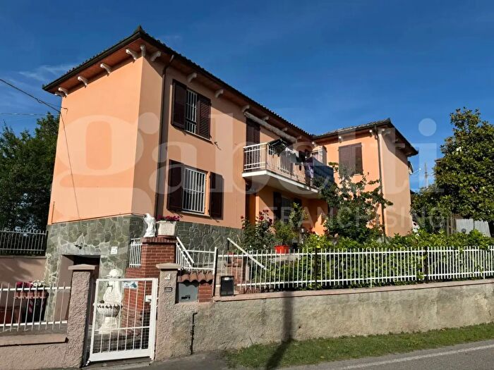 Casa con 5 locali in vendita in Via Diola, Ziano Piacentino