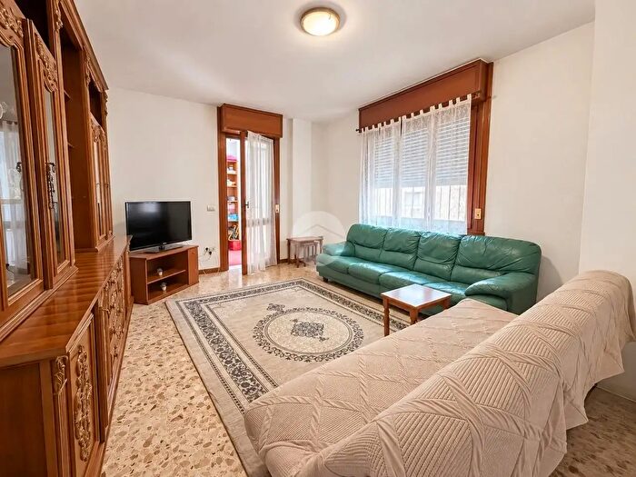 Casa con 12 locali in vendita in Via Torre, Esine