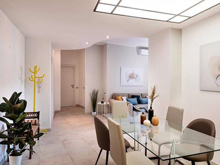 Appartamento trilocale in affitto in Via Giuseppe Ripamonti, Vigentino Fatima, Milano