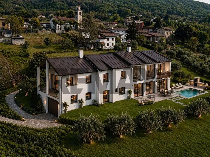 Casa con 10 locali in vendita in Sarmede