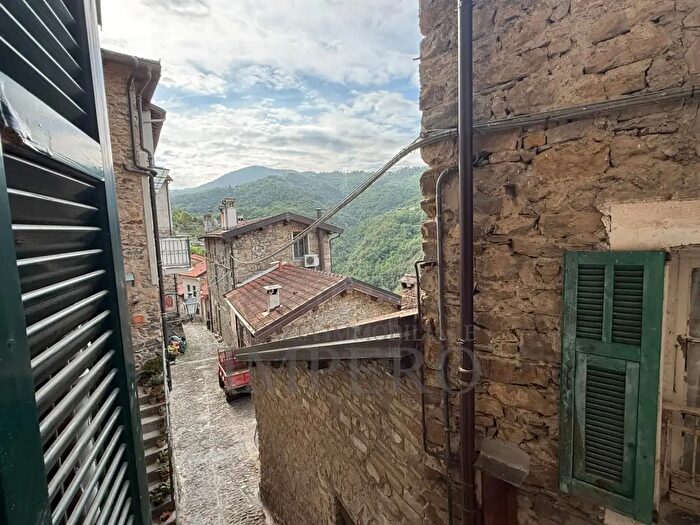 Appartamento bilocale in vendita in Via Roma, Apricale