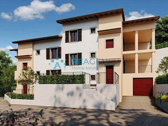 Casa con 5 locali in vendita in Via del Castello, Signa