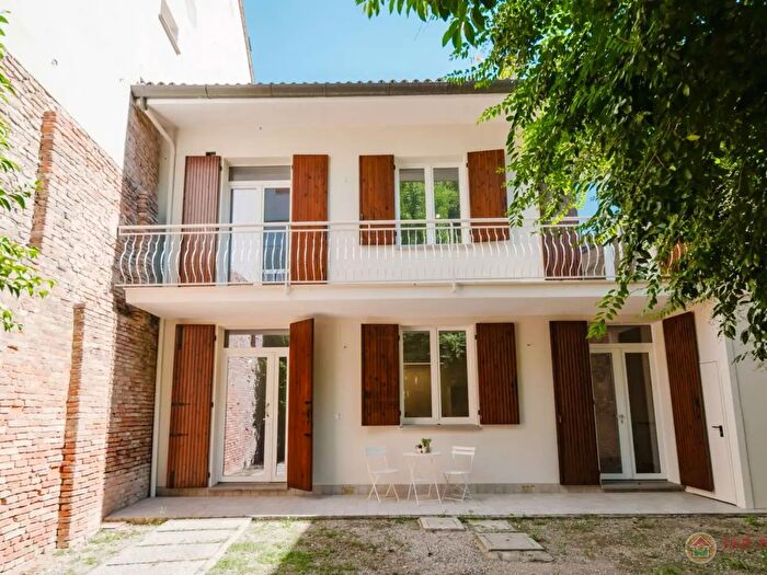 Casa con 5 locali in vendita in Corso del Guercino, Cento